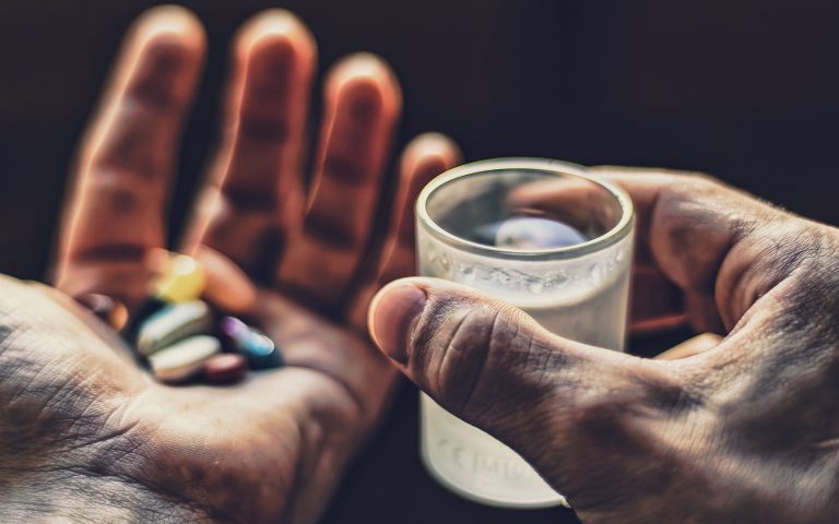 Защо купуваме скъпи лекарства